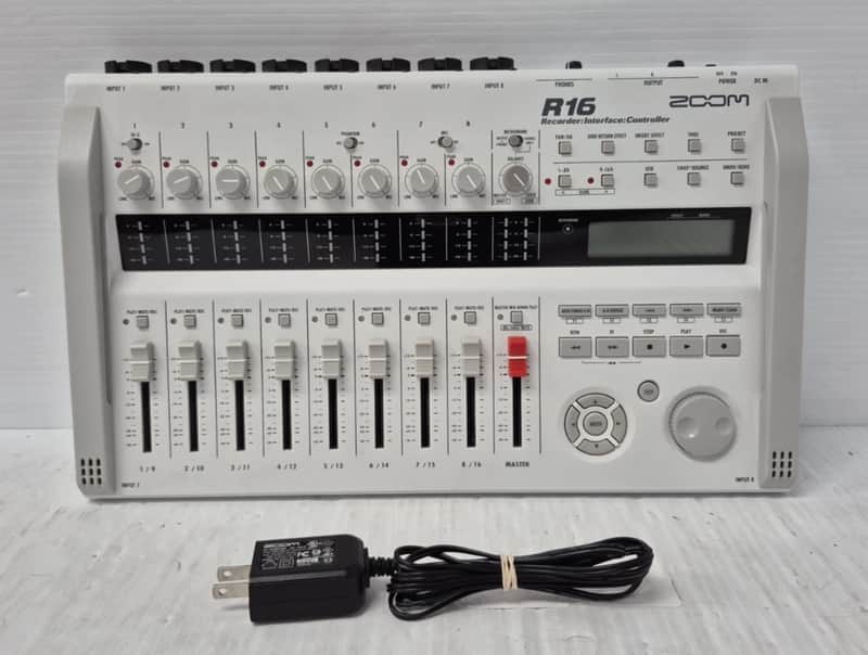 Zoom R16 USB Audio Interface / Digital Multitrack Recorder / Control Surface 2010s - White image 1