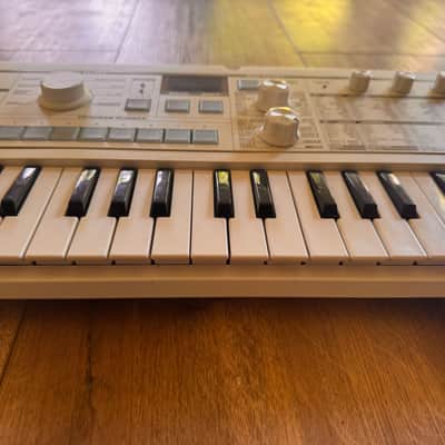 Korg microKORG-S 37-Key Synthesizer/Vocoder 2002 - 2019 - White image 10