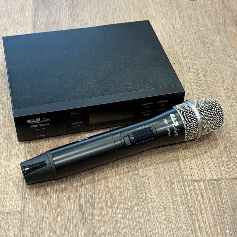 CAD WX3000R - Wireless Supercardioid Dynamic Handheld Microphone System w/D90 Capsule, Used image 1