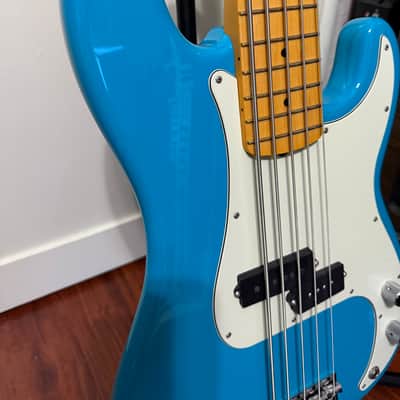 Fender American Professional II Precision Bass V with Maple Fretboard 2020 - Present - Miami Blue image 5