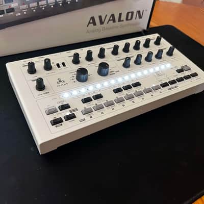 Abstrakt Instruments Avalon Synthesizer 2024 - White image 5