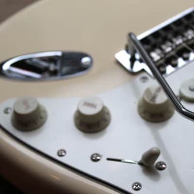 NEW MODEL FENDER "Vintera III Late '60s Stratocaster, Maple Fingerboard, Olympic White" GIGBAG, 3, 75 KG image 8