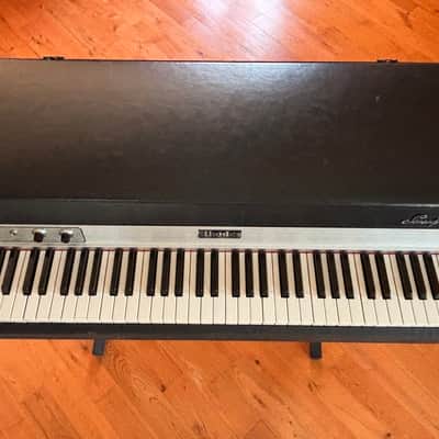 Rhodes Seventy Three Mark I Stage 73 – 1977 image 1