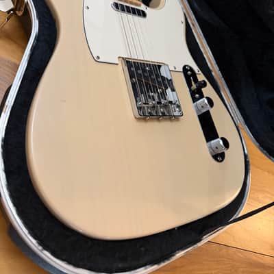 60 Anniversary 2006 Fender Highway One Telecaster with Maple Fretboard - Honey Blonde Transparent image 3