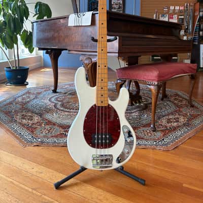 Sterling StingRay Classic Ray24CA image 3