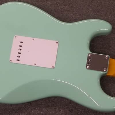 Fender® Special Edition '60s Strat Lacquer Rosewood Fingerboard Surf Green w/Matching Headcap image 4
