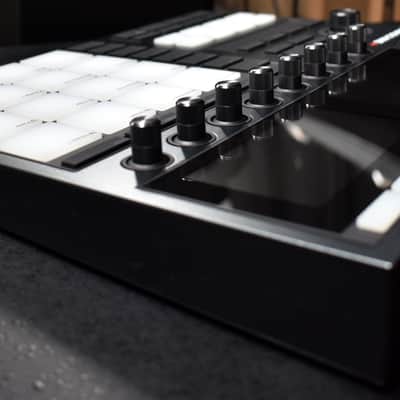 Native Instruments Maschine+ Standalone Production and Performance Instrument image 13