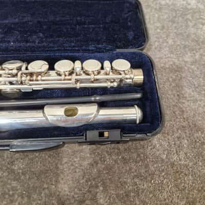Kurioshi Vivace V11468 Silver/Gold Flute - Dual Finish - Very Good w/ Soft Case & Hard Case image 2