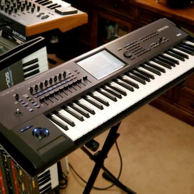 MUST SEE!!! KORG KRONOS 61 FULLY INSPECTED/SERVICED AND IN AMAZING CONDITION! image 7