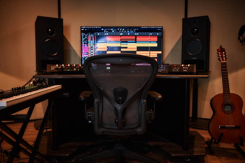 PMC IB1S + Powersoft Quattrocanali Q2404 DSP + K&M Stands image 1