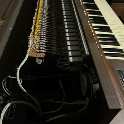 Allen Organ w/ Built-in Speakers, 32-Note Concave Pedalboard and bench! image 12