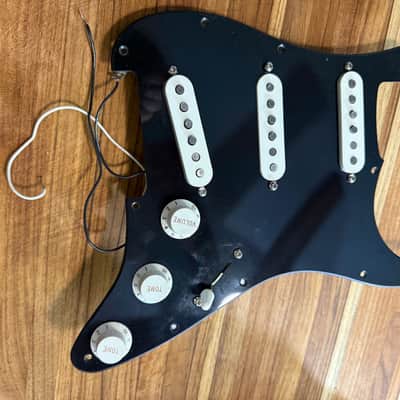Fender Gilmour/Voodoo Texas Special SSS Pre-wired Stratocaster Pickguard - Black single ply 2024 - Black single ply with white pickup covers image 4
