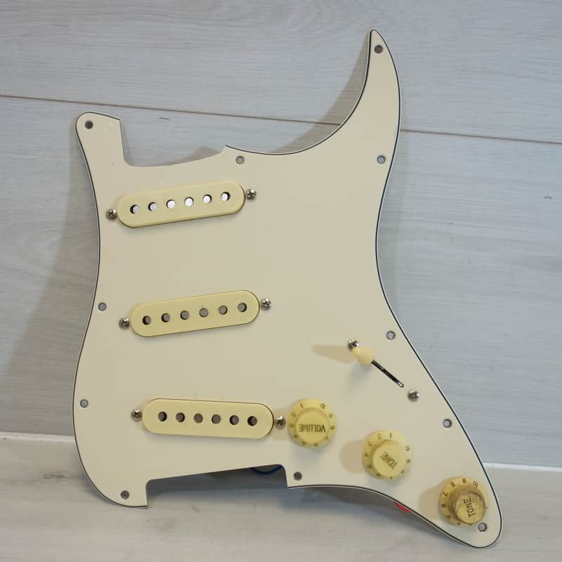 Uknown S-Type Loaded Pickguard w/ Single Coil Pickups – Fully Wired Strat Assembly - White image 1