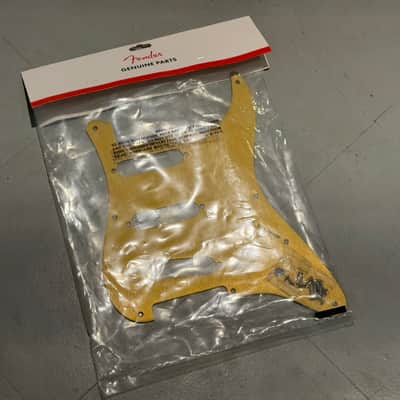 Fender 8-Hole '50s Vintage-Style Gold Anodized Strat Pickguard image 2