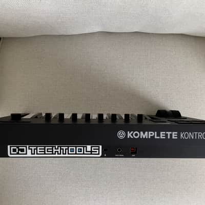 Native Instruments Komplete Kontrol A25 2018 - Present - Black image 3