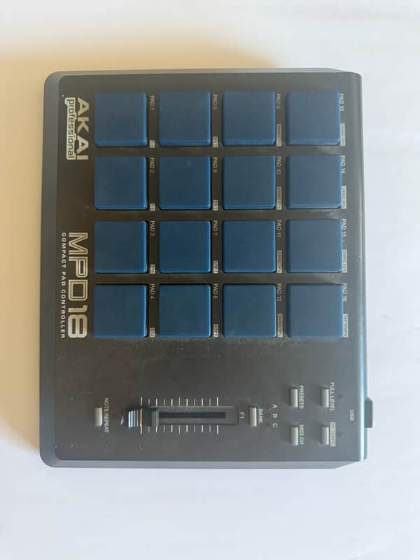 Akai MPD18 - Blue Pads image 1