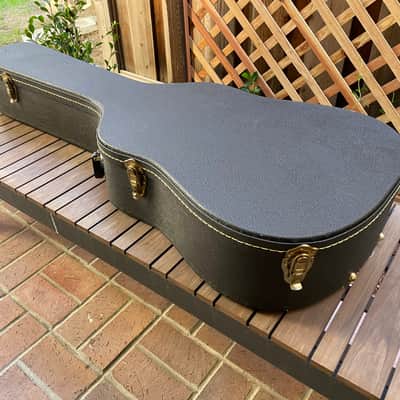 Hardshell Acoustic Guitar Case - Excellent Condition image 3