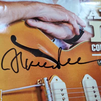 Vintage Guitar Magazine Back Issue October 2010 SIGNED BY ALBERT LEE image 2