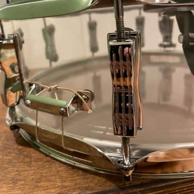 Ludwig 5x14" Vistalite Acrylic 10-Lug Snare Drum with P-85 Strainer 1970s - Clear image 6
