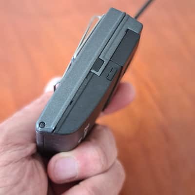 Sennheiser Sennheiser SK100 G2 Bodypack Transmitter – Professional Wireless Reliability image 3