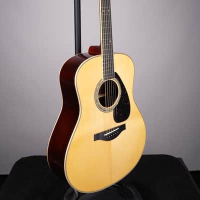 Yamaha LL16 ARE Original Jumbo Acoustic Electric Guitar With Bag - Natural image 3