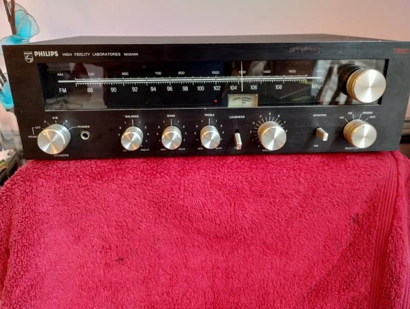 Philips 7831 receiver in vry good condition - 1980's image 1