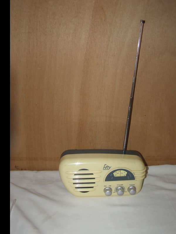 Petite radio "Fifty" AM-FM, portable image 1