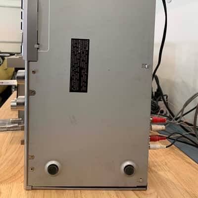 JVC KD-V11 1982-86 - Silver image 3