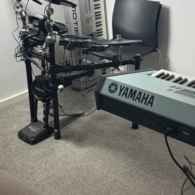 Yamaha Motif XS 8 Production Synthesizer 2000s - Gray image 2