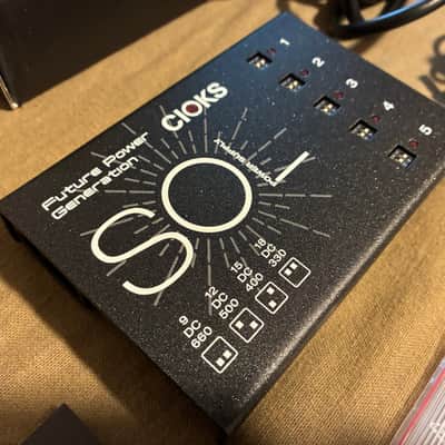 Used CIOKS SOL 5 Isolated Outlets Guitar Pedal Power Supply w/ Two Extra Cables image 5