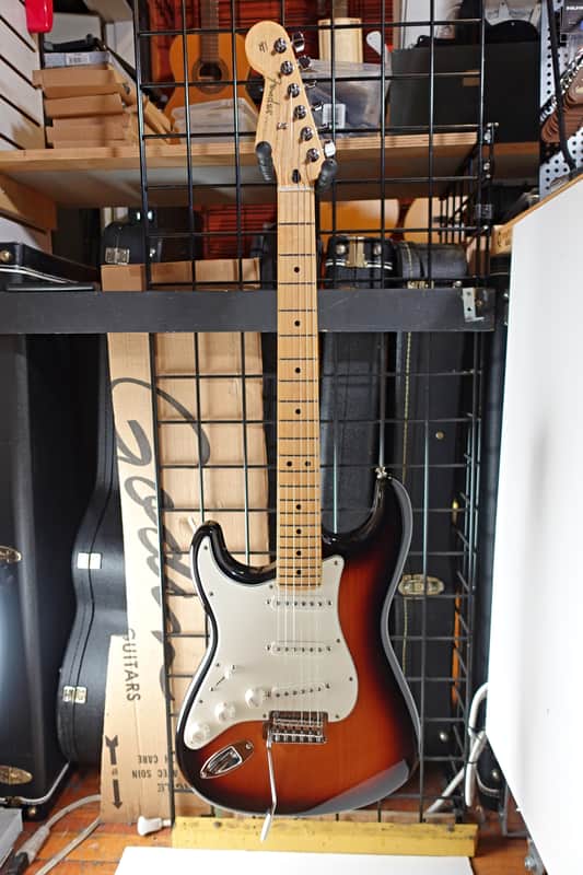 Fender Player Series Stratocaster 2022 - Sunburst - LEFTY image 1