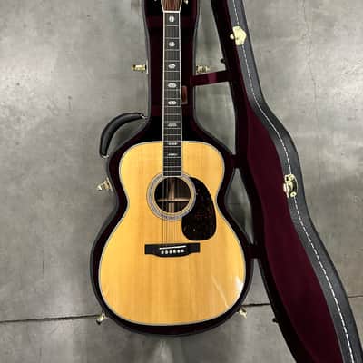 Martin J-40 Standard Jumbo Acoustic Guitar image 1