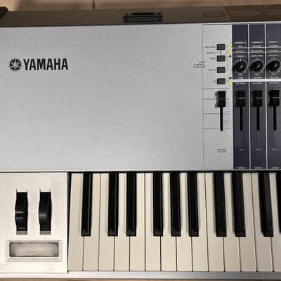 Yamaha Motif ES 8 Production Synthesizer 2000s - Gray image 3