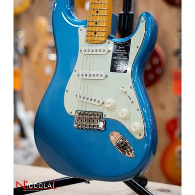 Fender American Professional Classic Stratocaster, Maple Fingerboard, Faded Lake Placid Blue image 4