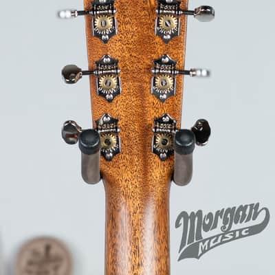 Martin D-18 - Natural image 6