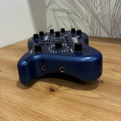 Behringer V-AMP 2 Virtual Guitar Amp 2000s - Blue image 4