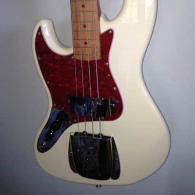 Left Handed Fender 62 Reissue Jazz Bass 2010s - Olympic White with after-market Warmoth Neck image 9