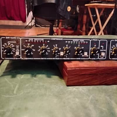 Drawmer DL241 Dual-Auto Compressor with TRS Connectors 2010s - Black image 3