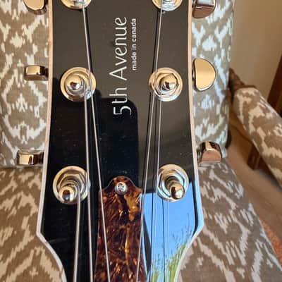 Godin 5th Avenue CW Kingpin II - Cognac Burst image 10