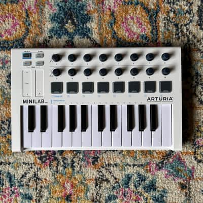 Arturia MiniLab MkII 25-Key MIDI Controller 2017 - Present - White