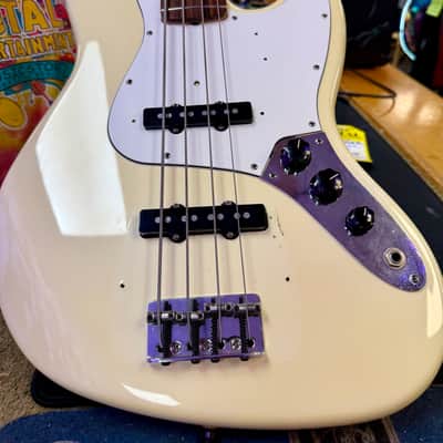 Fender Jazz Bass Made In USA 1995 Cream White with Case - Pre Owned image 4