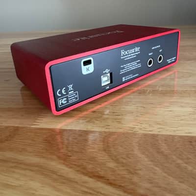 Focusrite Scarlett 2i2 2nd Gen USB Audio Interface 2016 - 2018 - Red / Black image 3