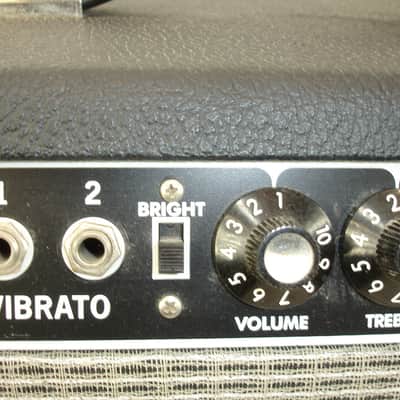 2001 Fender '65 Twin Reverb Reissue 85-Watt 2x12" Guitar Combo Amp w/ Cover imagen 8