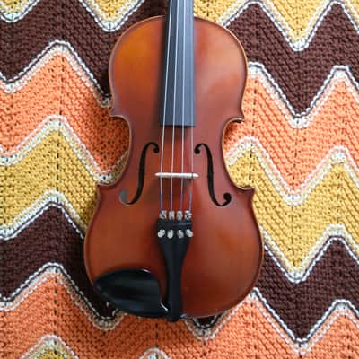 Glaesel Violin from Germany circa 2005 - Comes with Bow and Case image 2