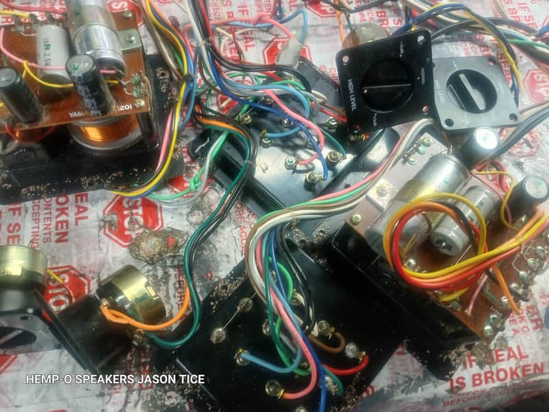 YAMAHA NS690 CROSSOVER PAIR TRI AMP CROSSOVERS WITH L-PADS 1988 image 1