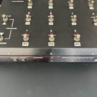 Voodoo Lab GCX Audio Switcher AND Peak FCB8N MIDI Controller Voodoo Lab GCX Audio Switcher AND Peak FCB8N MIDI Controller 2012 - Black image 3