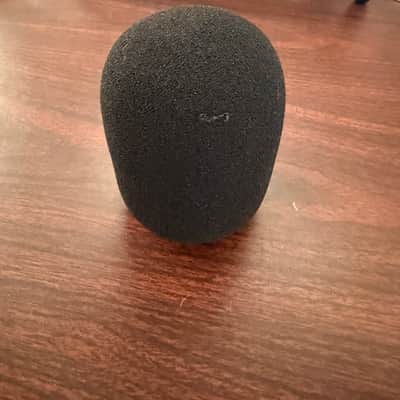 Shure SM7dB Cardioid Dynamic Microphone with Built-In Preamp 2023 - Present - Black image 6