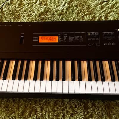 Yamaha S08 88 Key Synthesizer Workstation Piano image 1