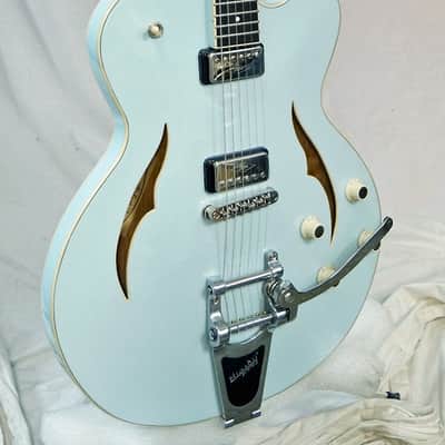 Hofner German Made HVS-CLBLO Verythin Single Cutaway Electric Guitar, Light Blue image 7