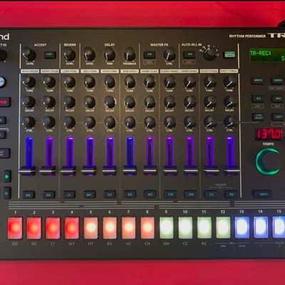 Roland TR-8S AIRA Rhythm Performer with Sample Playback 2018 - Present - Black image 9